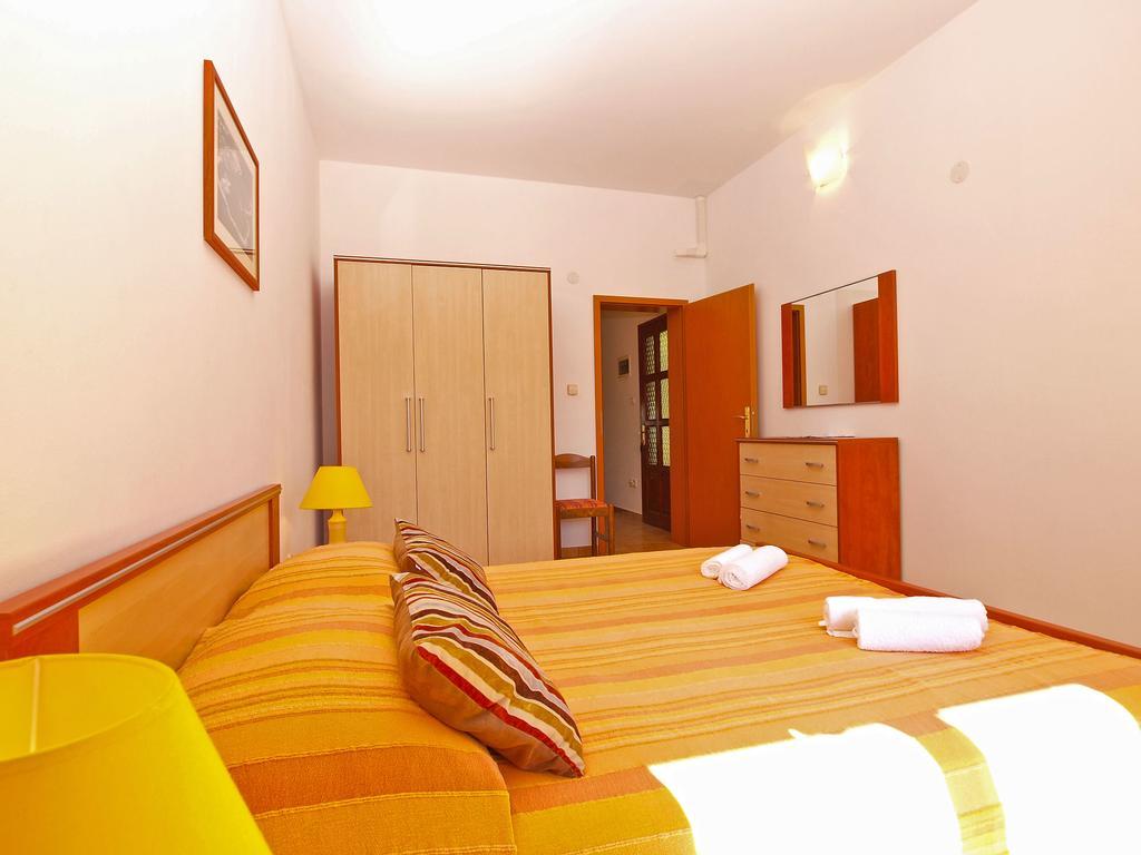 Apartments Lidija 1305 Pula Exterior photo