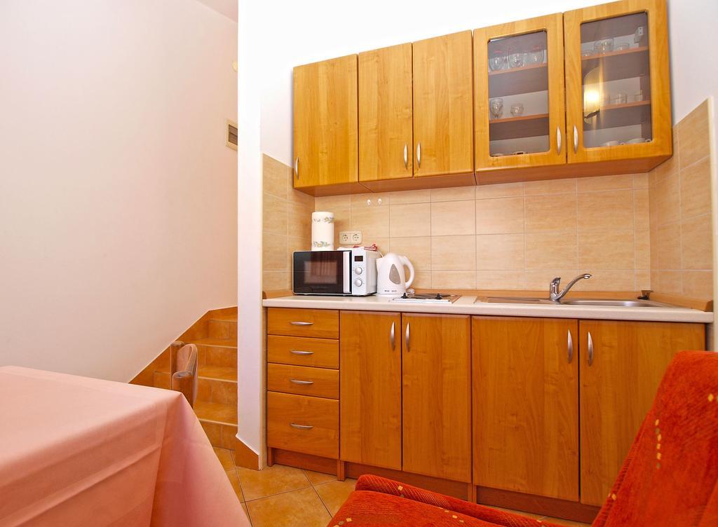 Apartments Lidija 1305 Pula Exterior photo