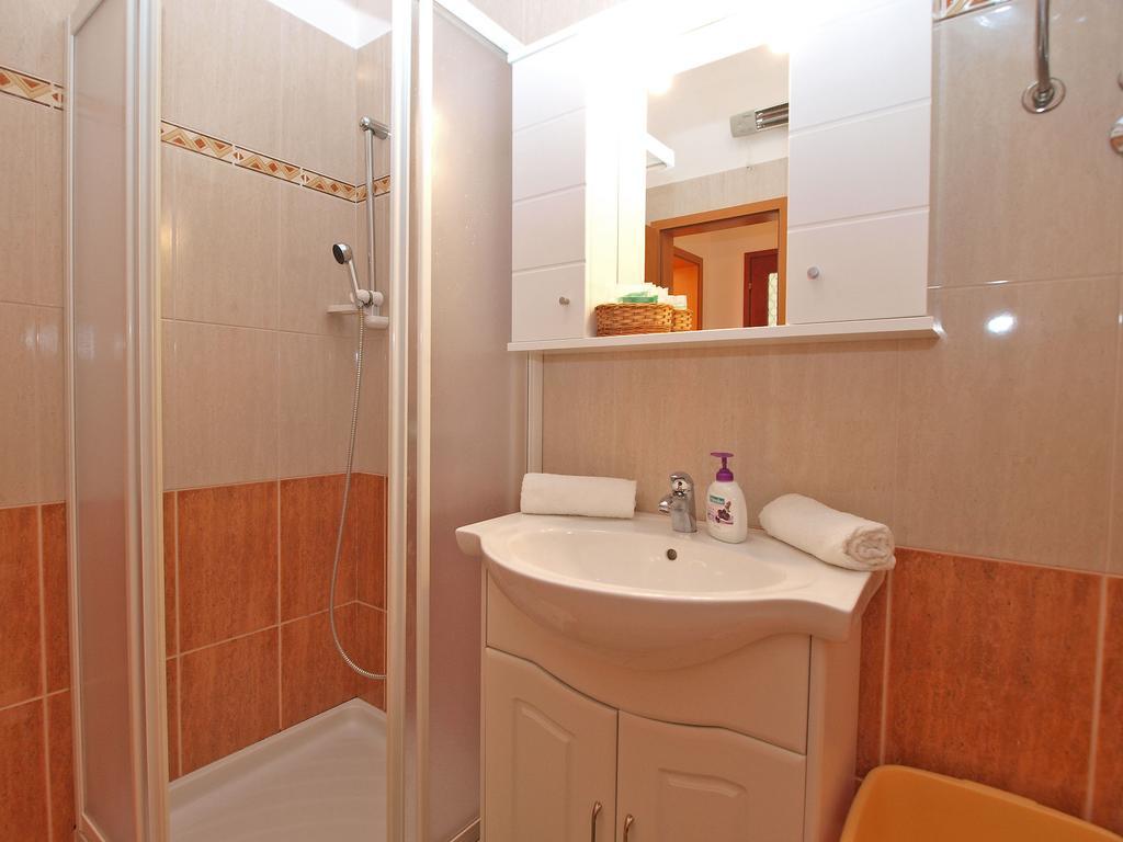 Apartments Lidija 1305 Pula Exterior photo